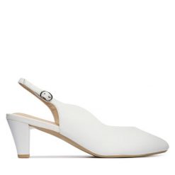 Czółenka Caprice. Białe czółenka damskie Caprice, bez wzorów, bez obcasa, bez zapięcia. Za 339.99 zł.