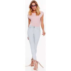 SPODNIE TYPU BASIC. Szare spodnie materiałowe damskie TOP SECRET, na lato, bez wzorów, z jeansu. W wyprzedaży za 39.99 zł.