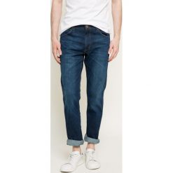 Wrangler - Jeansy Greensboro. Niebieskie jeansy męskie Wrangler, z bawełny. W wyprzedaży za 269.90 zł.