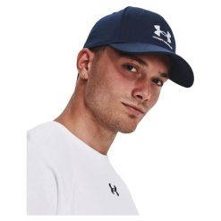 Czapka Under Armour Lockup Adj. Białe czapki damskie Under Armour, bez wzorów, z bawełny. Za 96.99 zł.