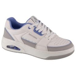 Buty sportowe Sneakersy damskie, Uno Court - Courted Style. Białe obuwie sportowe damskie Skechers, bez wzorów, bez zapięcia, trekkingowe. Za 349.99 zł.