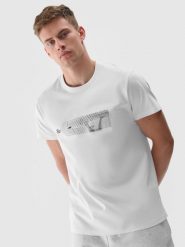 4F T-shirt z nadrukiem regular męski - biały S. Białe t-shirty męskie 4F, m, bez wzorów, z dzianiny, bez kołnierzyka, bez ramiączek. W wyprzedaży za 39.99 zł.