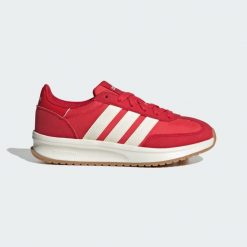 Buty Run 70s 2.0. Białe buty zimowe męskie Adidas, z materiału, bez zapięcia. W wyprzedaży za 155.35 zł.