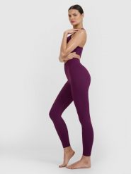 4F Legginsy do jogi i pilatesu bezszwowe damskie - fioletowe M/L. Fioletowe legginsy damskie 4F, l, bez wzorów, z dzianiny, z podwyższonym stanem, na fitness i siłownię. W wyprzedaży za 119.99 zł.