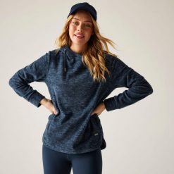 Bluza damska z kapturem Mayse. Niebieskie bluzy damskie Regatta, bez wzorów, z bawełny, sportowe, bez ramiączek, z kapturem. Za 176.50 zł.