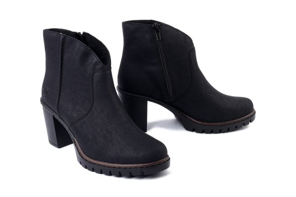 RIEKER Y2553-00 black, botki damskie. Czarne botki damskie Rieker, bez wzorów, bez obcasa, na obcasie, bez zapięcia. Za 329.90 zł.