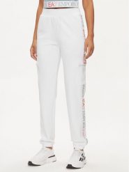 EA7 Emporio Armani Spodnie dresowe 3DTP64 TJKWZ 1100 Biały Regular Fit. Białe spodnie dresowe damskie EA7 Emporio Armani, bez wzorów, z dresówki. Za 249.99 zł.