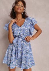 Niebieska Sukienka Diosisha. Niebieskie sukienki damskie Renee, na lato, l, z aplikacjami, z materiału, bez kołnierzyka, bez ramiączek, mini. Za 49.99 zł.