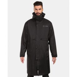 Unisex narciarski płaszcz przeciwdeszczowy Kilpi TEAM RAINCOAT-U. Czarne płaszcze damskie Kilpi, na zimę, bez wzorów, z nylonu, sportowe, bez kołnierzyka, bez kaptura. Za 1,145.01 zł.
