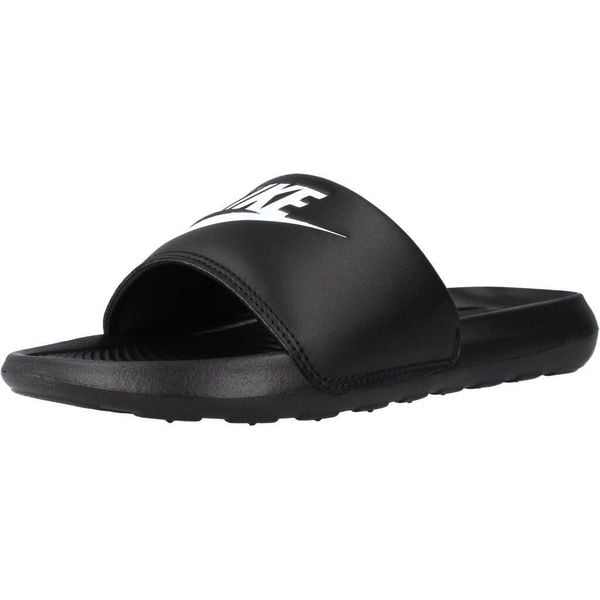 Klapki damskie Nike Victori One Slide. Czarne klapki damskie Nike, bez wzorów, z materiału, sportowe, bez obcasa, bez zapięcia. Za 253.00 zł.