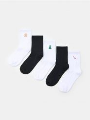 Skarpetki z motywem świątecznym 5 pack - wielobarwny. Skarpety męskie Sinsay, bez wzorów. Za 19.99 zł.