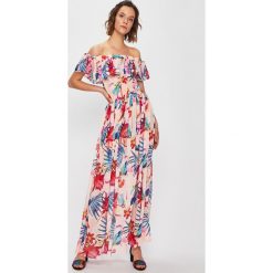 Guess Jeans - Sukienka. Czerwone sukienki damskie Guess Jeans, na co dzień, l, z aplikacjami, z jeansu, casualowe, bez kołnierzyka, bez ramiączek, maxi, proste. W wyprzedaży za 319.90 zł.