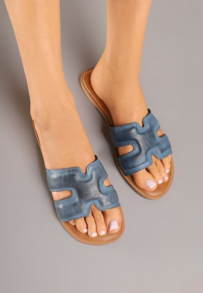 Niebieskie Klapki z Wycięciami Ralauri. Niebieskie klapki damskie Born2be, na lato, w ażurowe wzory, klasyczne, bez obcasa, na płaskiej podeszwie, bez zapięcia. Za 89.99 zł.