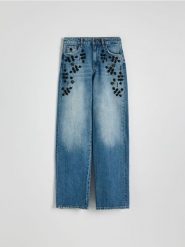 Jeansy wide leg z aplikacjami - niebieski. Niebieskie jeansy damskie Reserved, z aplikacjami, z bawełny. W wyprzedaży za 179.99 zł.
