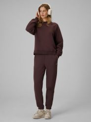 4F Spodnie dresowe joggery damskie - brązowe L. Brązowe spodnie sportowe damskie 4F, bez wzorów, z dresówki, z podwyższonym stanem. Za 129.99 zł.