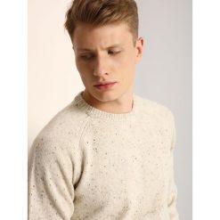 SWETER DŁUGI RĘKAW MĘSKI. Brązowe swetry męskie TOP SECRET, na jesień, m, bez wzorów, klasyczne, bez kołnierzyka, bez ramiączek. W wyprzedaży za 79.99 zł.