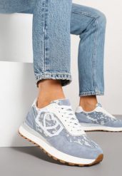 Niebieskie Sneakersy z Koronkowymi Zdobieniami Dallriva. Niebieskie obuwie sportowe damskie Renee, z aplikacjami, z jeansu, bez zapięcia. Za 89.99 zł.