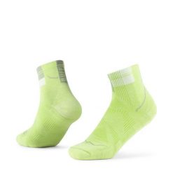 Skarpety BUFF CoolNet Quarter. Żółte skarpety męskie Buff, z aplikacjami, z elastanu. Za 109.99 zł.