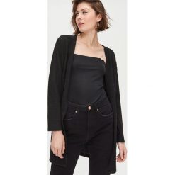 Kardigan z kieszeniami - Czarny. Czarne kardigany damskie Cropp, l, bez wzorów, bez kołnierzyka. Za 59.99 zł.