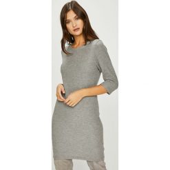 Answear - Sukienka. Szare sukienki damskie ANSWEAR, na co dzień, l, bez wzorów, z dzianiny, casualowe, bez kołnierzyka, bez ramiączek, mini, dopasowane. W wyprzedaży za 59.90 zł.