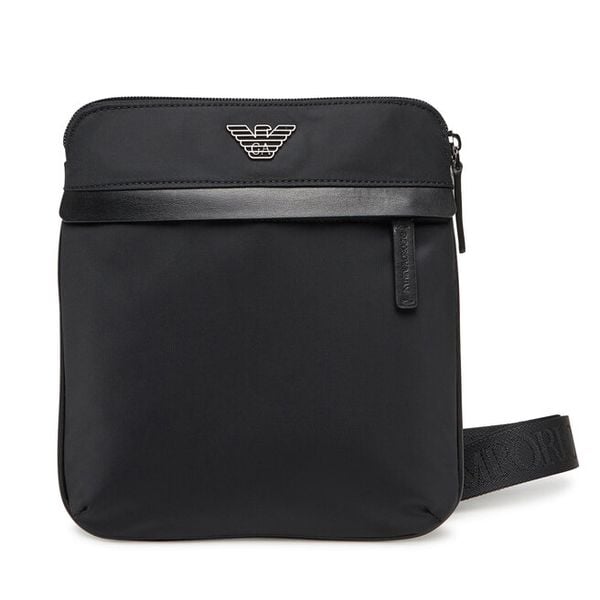 Saszetka Emporio Armani. Czarne saszetki i nerki męskie Emporio Armani, małe. Za 579.99 zł.