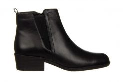 Botki Bayla-161 077 41439 Black 161551, Czarny, Skóra naturalna - 37. Czarne botki damskie Bayla, na zimę, bez wzorów, z gumy, eleganckie, bez obcasa, bez zapięcia. W wyprzedaży za 249.00 zł.