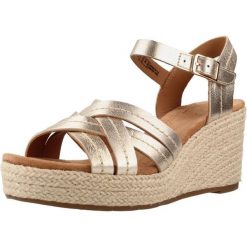 Sandały CLARKS SABINA STRAP Złoty. Żółte sandały damskie Clarks, bez wzorów, ze skóry, bez obcasa, bez zapięcia. Za 258.99 zł.