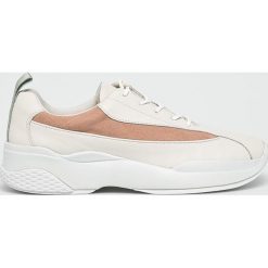 Vagabond - Buty Lexy. Brązowe obuwie sportowe damskie Vagabond, bez wzorów, z materiału, bez zapięcia, Adidas Advantage. W wyprzedaży za 299.90 zł.