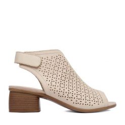 Sandały Remonte. Brązowe sandały damskie Remonte, bez wzorów, bez obcasa, na słupku, bez zapięcia. Za 379.99 zł.