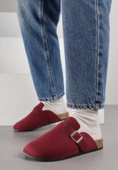Bordowe Klapki z Ozdobnym Paskiem i Klamrą Calevelis. Czerwone klapki damskie Born2be, bez wzorów, z jeansu, eleganckie, z okrągłym noskiem, bez obcasa, na obcasie, bez zapięcia. Za 69.99 zł.
