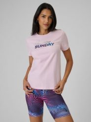 4F T-shirt regular z nadrukiem damski - różowy XS. Czerwone t-shirty damskie 4F, xs, bez wzorów, z bawełny, klasyczne, bez kołnierzyka, bez ramiączek. Za 59.99 zł.