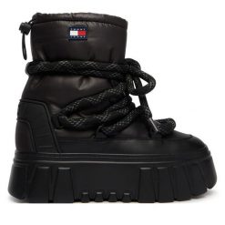 Śniegowce Tommy Jeans. Czarne śniegowce damskie Tommy Jeans, z jeansu, bez zapięcia. Za 649.99 zł.