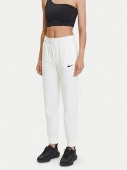 Nike Spodnie dresowe Phoenix Fleece FZ7626 Biały Regular Fit. Białe spodnie dresowe damskie Nike, bez wzorów, z bawełny. Za 219.99 zł.