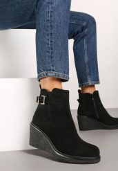 Czarne Botki na Koturnie Ozdobione Klamrą Realissa. Czarne botki damskie Born2be, bez wzorów, z jeansu, eleganckie, bez obcasa, na koturnie, bez zapięcia. Za 139.99 zł.