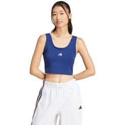 Koszulka damska adidas Essentials Small Logo Cotton Lifestyle Tank. Niebieskie bluzki damskie Adidas, bez wzorów, z bawełny, sportowe, bez kołnierzyka, bez ramiączek. Za 77.99 zł.