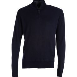 Granatowy Sweter Holborn. Niebieskie swetry męskie Born2be, na jesień, l, bez wzorów, bez kołnierzyka, bez ramiączek. Za 59.99 zł.