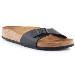 Klapki damskie Birkenstock Madrid BS. Czarne klapki damskie Birkenstock, bez wzorów, z materiału, bez obcasa, bez zapięcia. Za 462.00 zł.