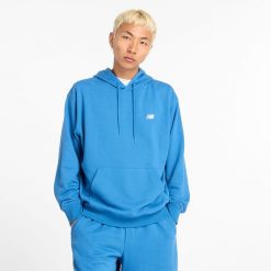 Bluza męska New Balance MT41508BEU – niebieska. Niebieskie bluzy męskie New Balance, m, z aplikacjami, z bawełny, bez kaptura. Za 169.99 zł.