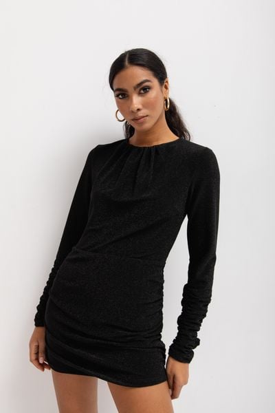 Dopasowana sukienka z marszczeniami w kolorze SHINY BLACK - ALIZEE-XS. Czarne sukienki damskie Marsala, na co dzień, s, bez wzorów, z materiału, klasyczne, bez kołnierzyka, bez ramiączek, mini, dopasowane. W wyprzedaży za 37.48 zł.