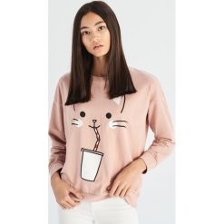 Bluza z kocim motywem - Różowy. Czerwone bluzy damskie Sinsay, l, bez wzorów, bez ramiączek, bez kaptura. Za 69.99 zł.