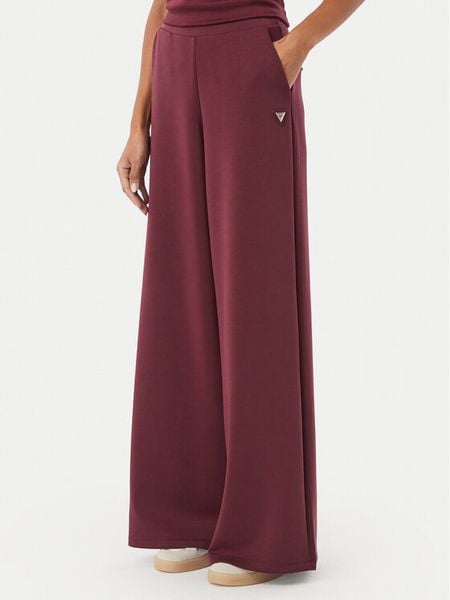 Guess Spodnie dresowe V4YB07 KCAY2 Bordowy Relaxed Fit. Czerwone spodnie dresowe damskie Guess, z aplikacjami, z dresówki. Za 336.99 zł.