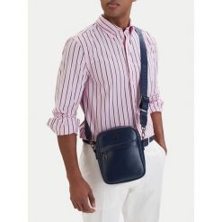 Saszetka Beverly Hills Polo Club. Niebieskie saszetki i nerki męskie Beverly Hills Polo Club, małe. Za 149.99 zł.