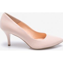 Wojas - Szpilki. Czerwone szpilki damskie Wojas, bez wzorów, z materiału, bez obcasa, na obcasie, bez zapięcia. W wyprzedaży za 239.90 zł.