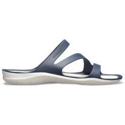Klapki damskie Crocs Swiftwater. Szare klapki damskie Crocs, bez wzorów, z materiału, bez obcasa, bez zapięcia. Za 295.00 zł.