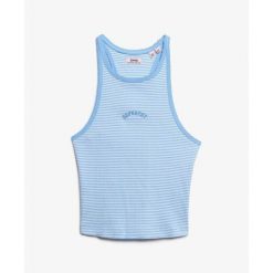Tank top w paski z plecami w stylu sportowym i logo dla kobiet Superdry Essentia. Niebieskie topy damskie Superdry, bez wzorów, sportowe, bez kołnierzyka, bez ramiączek. W wyprzedaży za 95.85 zł.