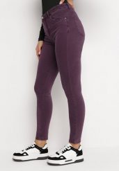 Ciemnofioletowe Jeansy Skinny z Regularnym Stanem Ingas. Fioletowe jeansy damskie Born2be, bez wzorów, z jeansu, krótkie. Za 74.99 zł.