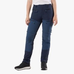 Spodnie Wędrówki damska Swedemount Lofoten Stretch Zip-Off Pants wodoodporna. Niebieskie spodnie sportowe damskie SWEDEMOUNT, bez wzorów, z tkaniny, sportowe, trekkingowe. Za 449.99 zł.