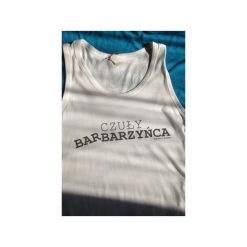 Podkoszulek "Czuły barbarzyńca". Białe t-shirty męskie Kurdemol, m, bez wzorów, z dresówki, bez kołnierzyka, bez ramiączek. Za 59.00 zł.