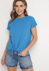 Jasnoniebieski T-shirt z Bawełny z Ozdobnym Wiązaniem Sunitra. Niebieskie t-shirty damskie Born2be, l, bez wzorów, z bawełny, klasyczne, bez kołnierzyka, bez ramiączek. Za 29.99 zł.