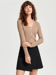 Kardigan krótki prążkowany - brązowy. Brązowe kardigany damskie Sinsay, l, bez wzorów, prążkowane, bez kołnierzyka. Za 39.99 zł.